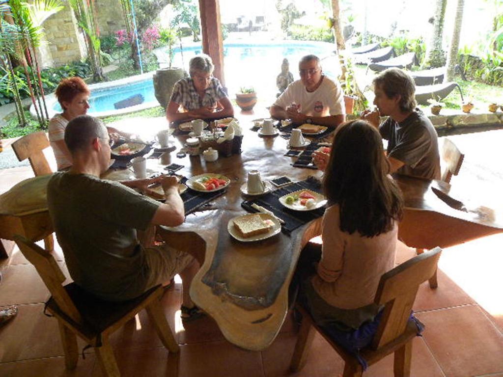 Saudara Home Ubud Esterno foto